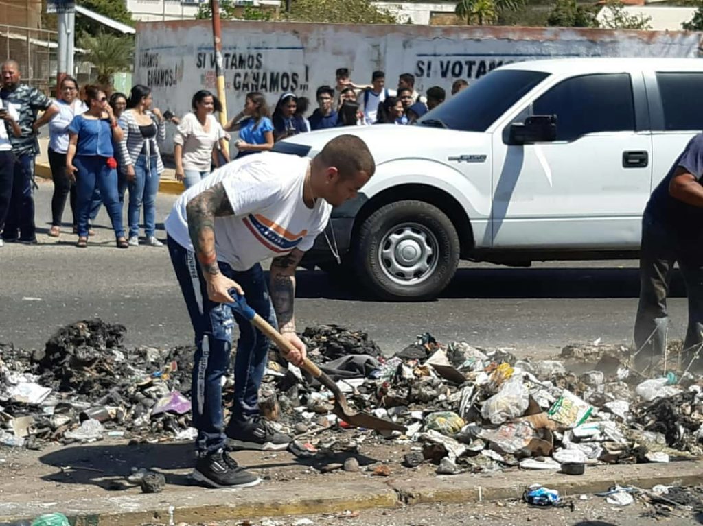 Nacho recohiendo Basura Anzoategui