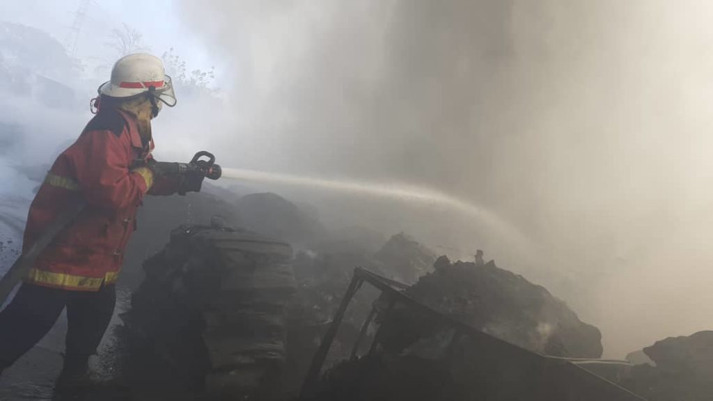 Incendio de vegetación afectó planta Goodyear en Carabobo