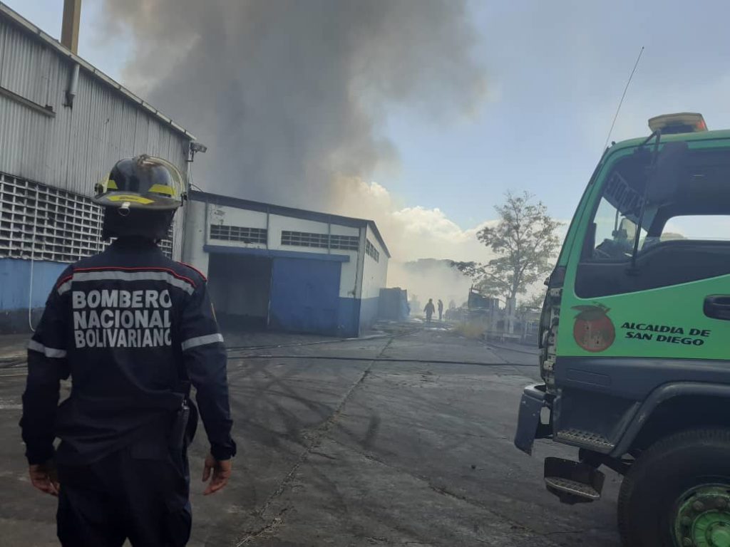 Incendio de vegetación afectó planta Goodyear en Carabobo