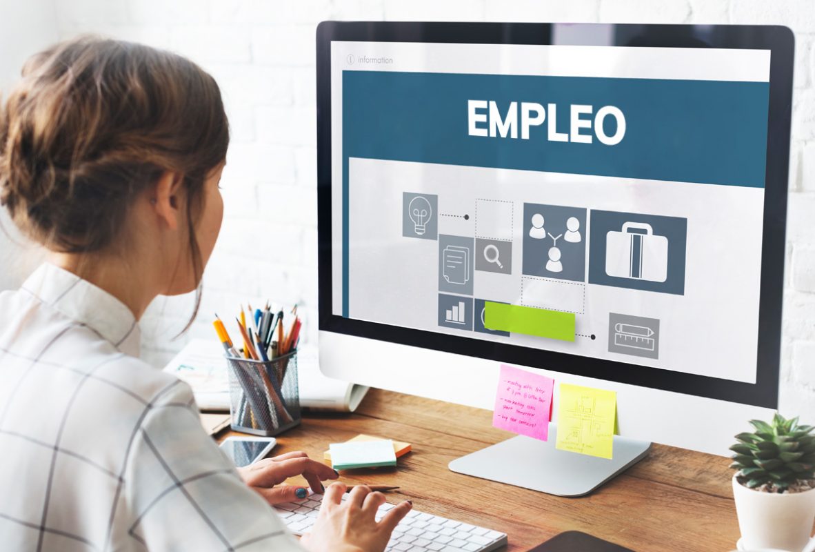 Conseguir empleo como inmigrante