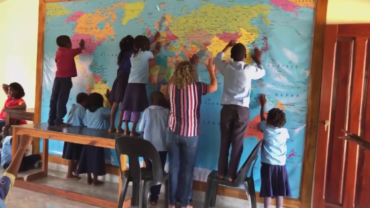 niños de mozambique orando por el mundo