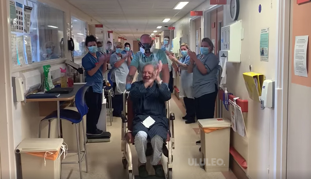 Ovación de pie anciano un solo pulmon covid-19