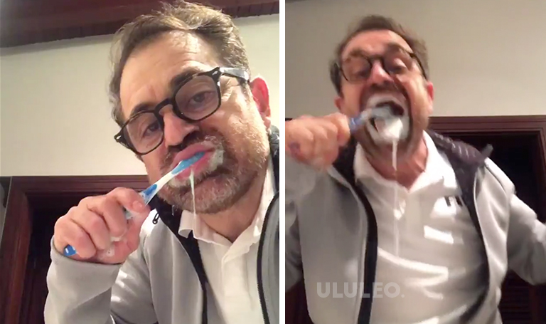 Video de Lacava mientras se cepilla