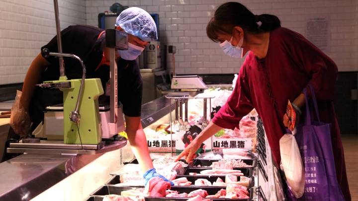 En China encuentran restos de coronavirus en alitas de pollo importadas de Brasil 