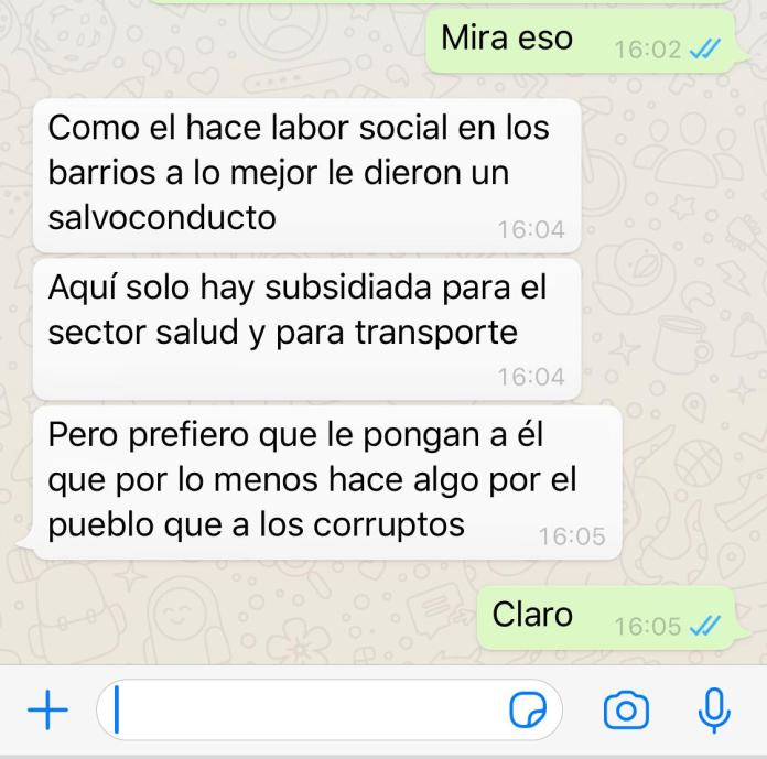 Nacho adquiriendo gasolina